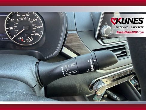 Used 2025 Nissan Altima 2.5 SV image 16