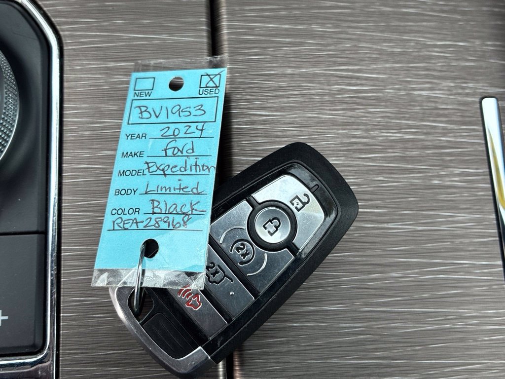 Used 2024 Ford Expedition Limited AWD/4WD image 37
