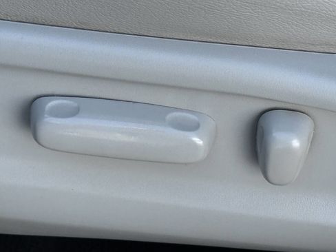 Used 2015 Toyota Venza LE image 9