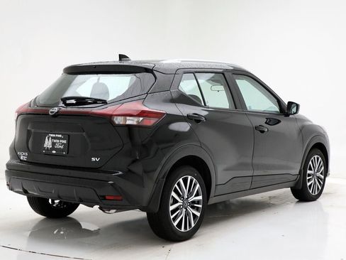 Used 2024 Nissan Kicks SV image 8