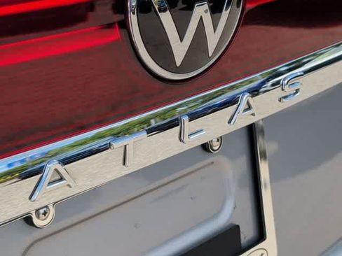 Used 2024 Volkswagen Atlas Cross Sport SE image 11