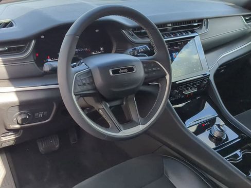 Used 2023 Jeep Grand Cherokee Altitude AWD/4WD image 10