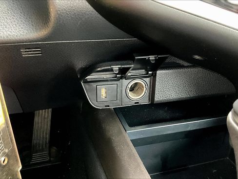 Used 2022 Toyota Camry SE FWD image 10