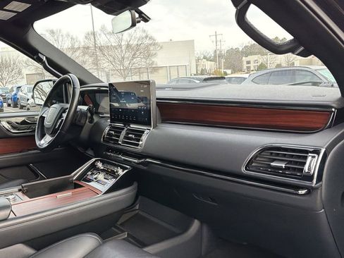 Used 2024 Lincoln Navigator Reserve image 23
