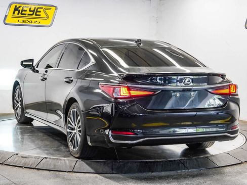 Used 2023 Lexus ES 300h w/ Premium Package FWD image 2