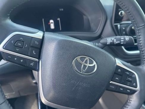 Used 2024 Toyota Grand Highlander AWD image 11