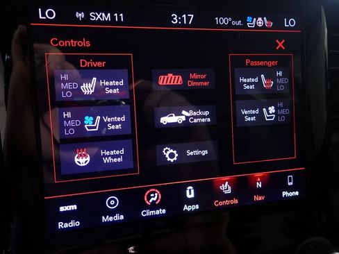 Used 2019 RAM 1500 Laramie AWD/4WD image 4