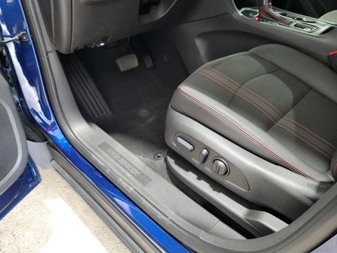 Certified 2022 Chevrolet Equinox RS w/ Infotainment Package image 27