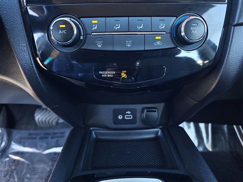 Used 2020 Nissan Rogue S image 24