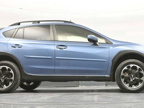 Used 2021 Subaru Crosstrek 2.0i Premium w/ Moonroof Package image 2
