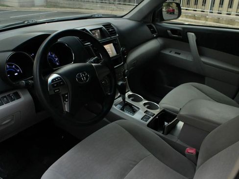 Used 2013 Toyota Highlander 4WD Hybrid image 12