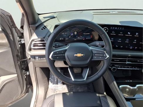 New 2026 Chevrolet Traverse LT w/ Sun and Wheel Package AWD/4WD image 14