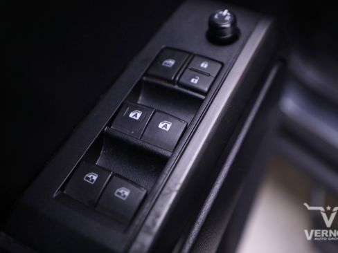 Used 2019 Toyota Tacoma TRD Sport image 16