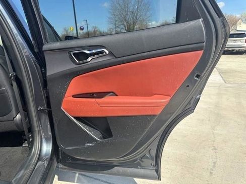 Used 2023 Kia Sportage SX image 34