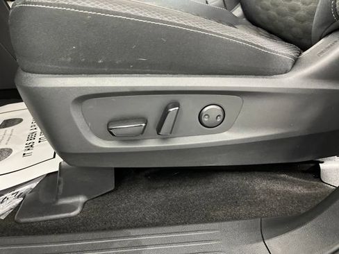 Used 2025 Nissan Pathfinder SV w/ SV Premium Package FWD image 32