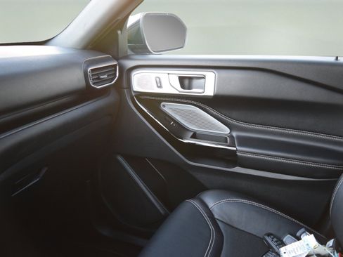 Certified 2021 Ford Explorer ST w/ Equipment Group 401A image 18