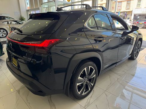 Used 2021 Lexus UX 250h w/ Accessory Package (Z2) AWD/4WD image 2