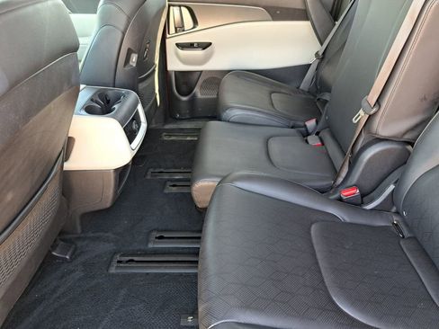 Used 2024 Kia Carnival LX image 20
