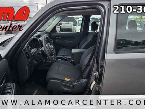 Used 2012 Jeep Liberty Sport image 33