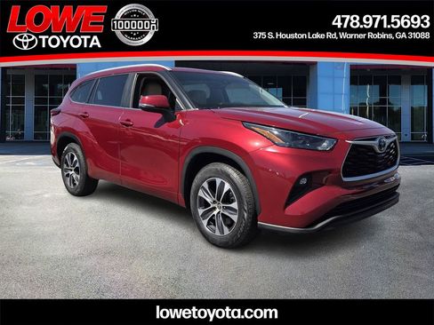 Used 2023 Toyota Highlander XLE image 1