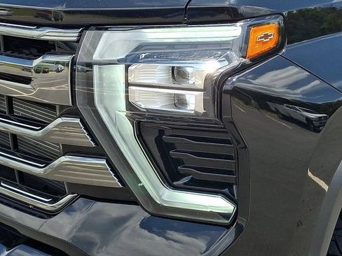 Used 2024 Chevrolet Silverado 2500 High Country w/ High Country Premium Package AWD/4WD image 9