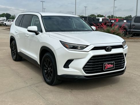 Used 2024 Toyota Grand Highlander AWD image 9