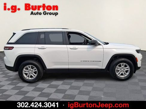 Used 2023 Jeep Grand Cherokee Laredo w/ Luxury Tech Group I AWD/4WD image 7