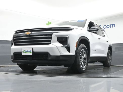 Used 2025 Chevrolet Traverse LT image 6
