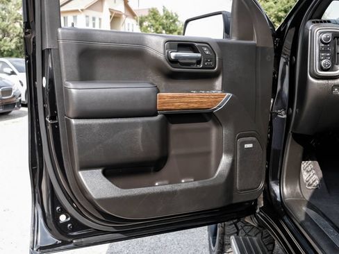 Used 2022 Chevrolet Silverado 1500 High Country w/ Technology Package AWD/4WD image 59