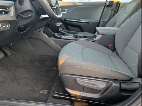 New 2025 Kia K4 LXS image 7