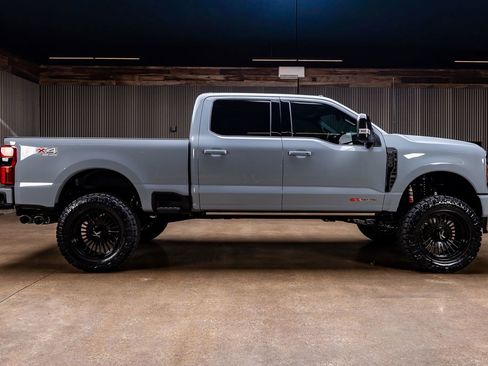 Used 2026 Ford F250 Platinum AWD/4WD image 11