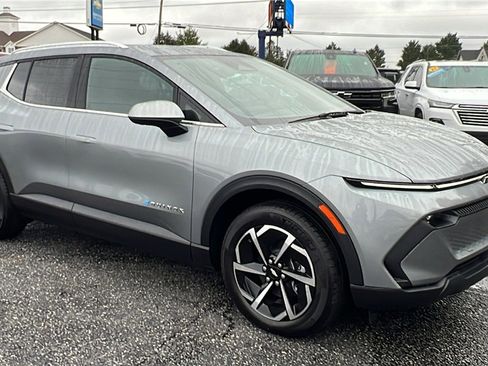 New 2026 Chevrolet Equinox EV LT image 3