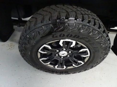 Certified 2025 Chevrolet Silverado 1500 ZR2 AWD/4WD image 29