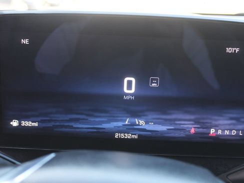 Used 2025 Chevrolet Traverse LT w/ Driver Confidence Package FWD image 10