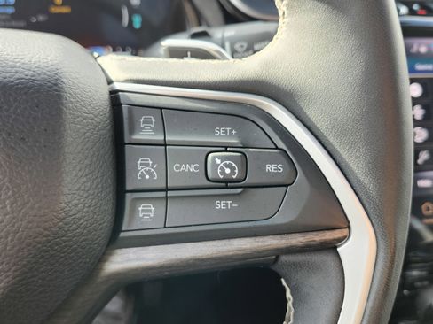 Used 2023 Jeep Grand Cherokee 4WD 4xe image 37