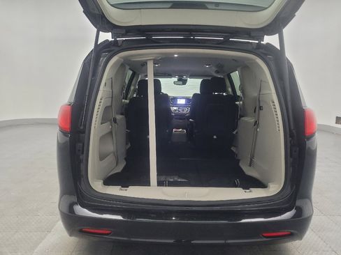 Used 2023 Chrysler Voyager LX FWD image 29