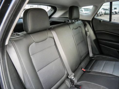 Used 2025 Chevrolet Trax LT FWD image 37