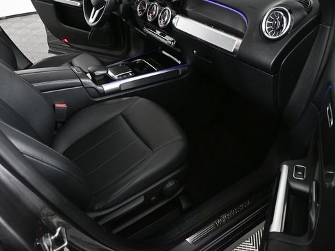 Used 2022 Mercedes-Benz GLB 250 4MATIC image 23