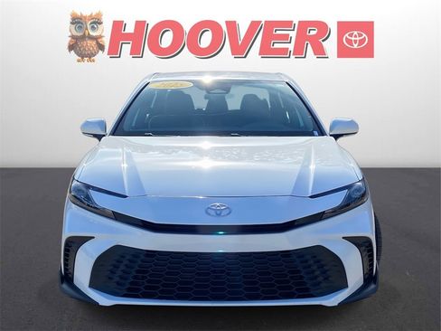 Used 2025 Toyota Camry SE image 7