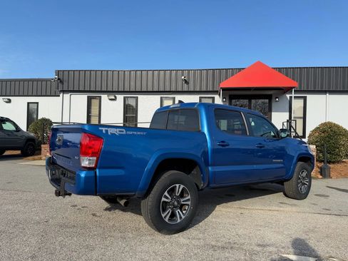 Used 2016 Toyota Tacoma TRD Sport w/ Towing Package image 7
