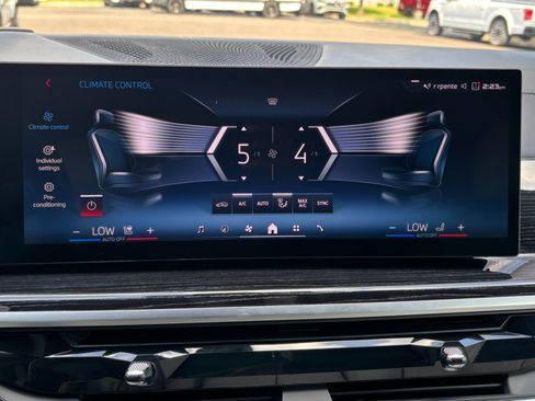 Used 2025 BMW X7 M60i w/ Climate Comfort Package AWD/4WD image 48