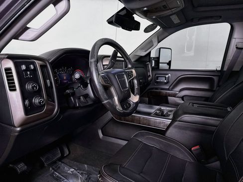 Used 2016 GMC Sierra 2500 Denali w/ Duramax Plus Package AWD/4WD image 9