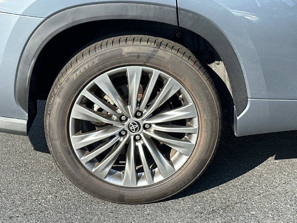 Used 2022 Toyota Highlander Platinum FWD image 9