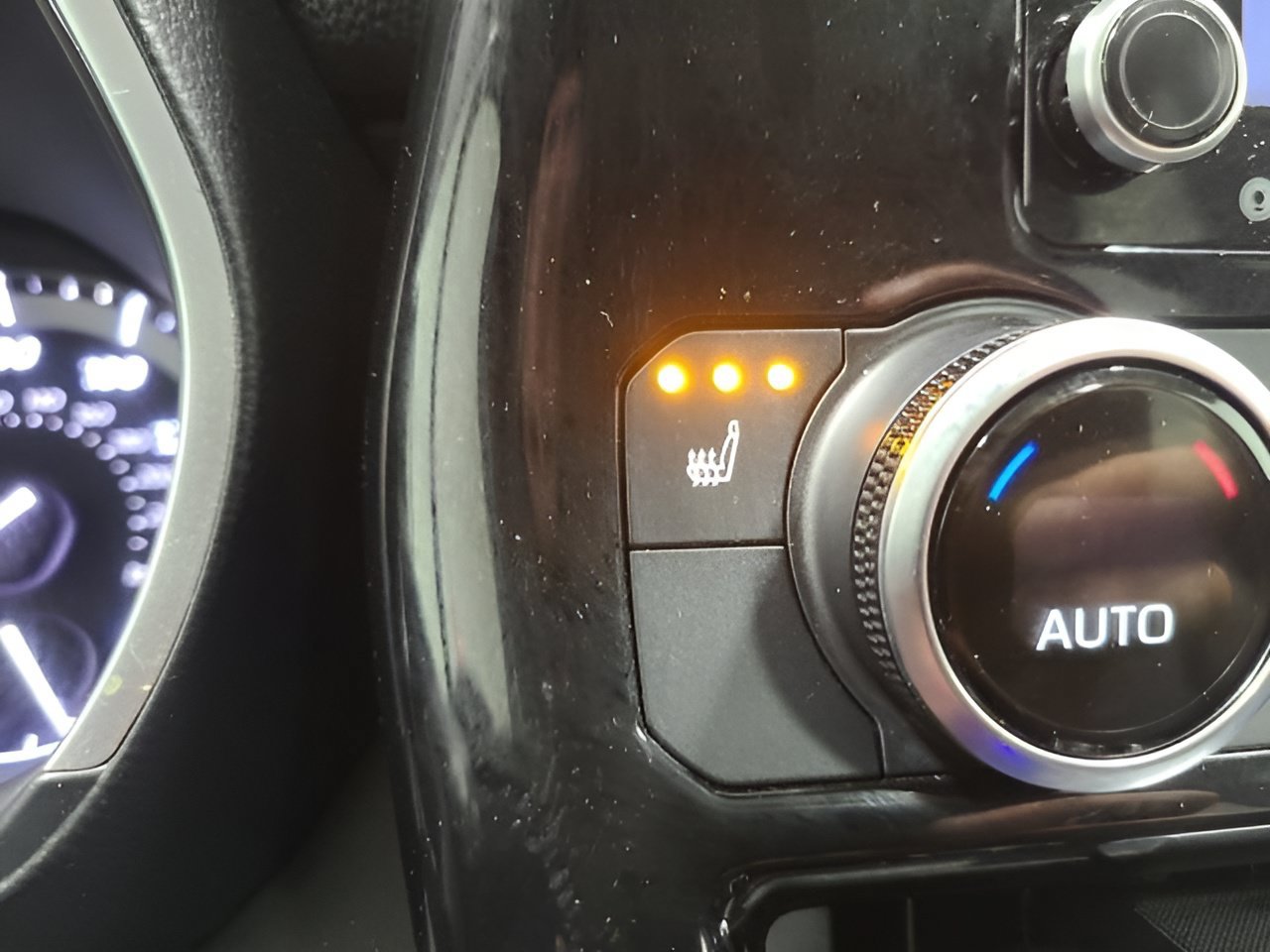 Used 2021 Toyota Highlander XLE FWD image 35