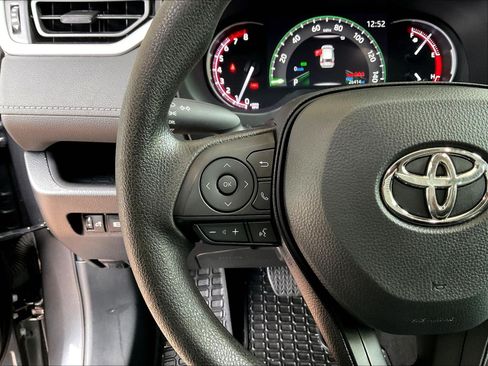 Used 2023 Toyota RAV4 LE AWD/4WD image 11