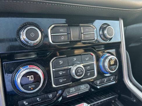 Used 2023 GMC Yukon XL Denali w/ Advanced Technology Package AWD/4WD image 6