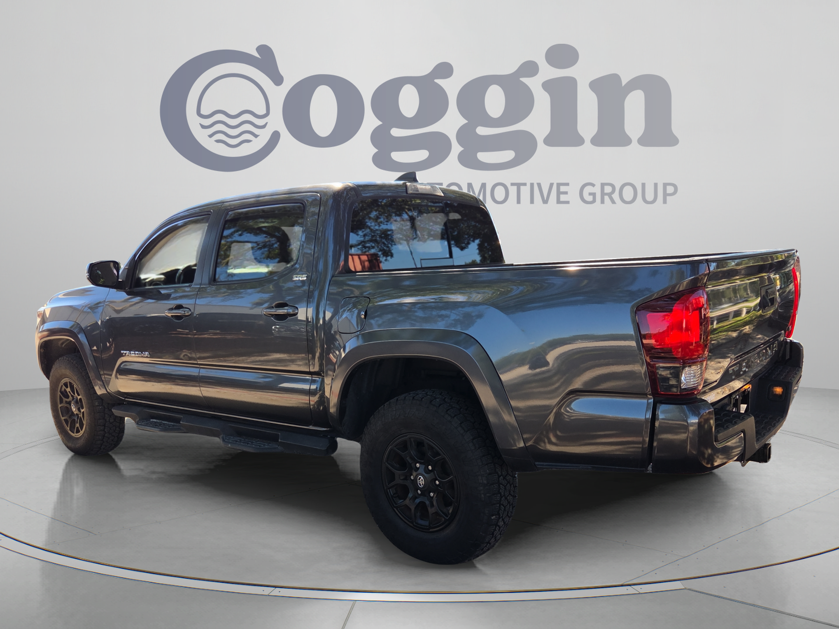 Used 2022 Toyota Tacoma SR5 w/ Technology Package RWD image 3