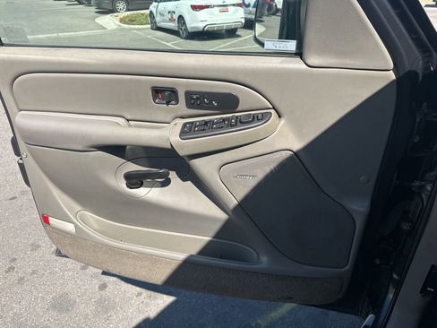 Used 2004 GMC Sierra 2500 SLT w/ Skid Plate Package AWD/4WD image 18