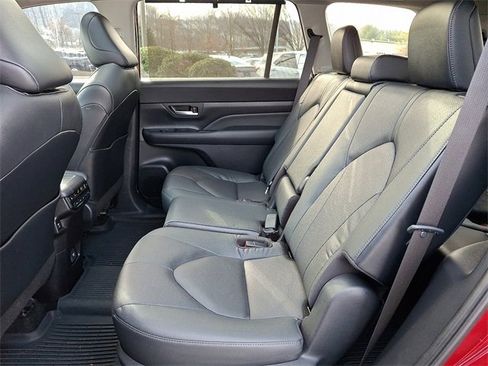 Used 2024 Toyota Grand Highlander Limited image 10