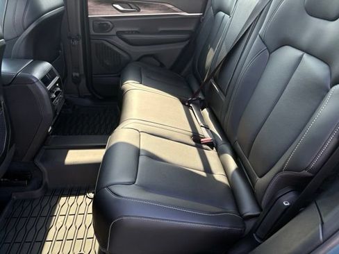 New 2026 Jeep Grand Cherokee Limited w/ Limited Altitude Package AWD/4WD image 13